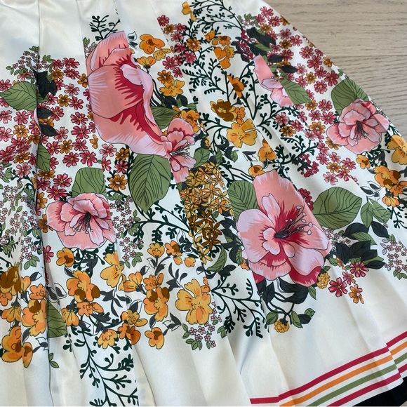 Spring Floral Pleated Mini Skirt, Lightweight, Bold Print, Women’s (US 12) - Picture 5 of 13